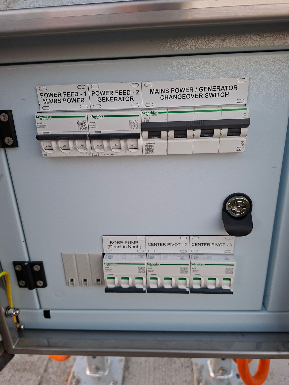Distribution switchboard with engraved circuit identification labels fitted above the breakers